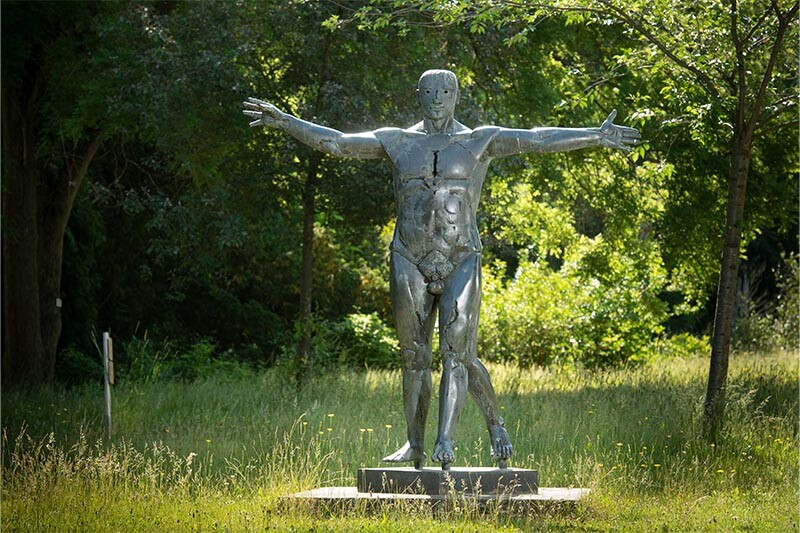 Kunst & Wissenschaft im Park - Skulptur eines Mannes
