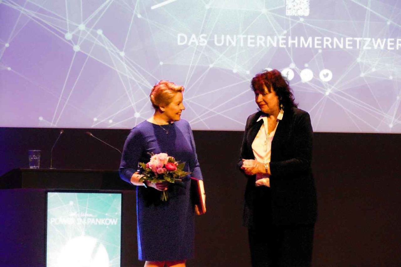 Wirtschaftssenatorin Franziska Giffey und WKP-Vorstandsvorsitzende Christine Beck-Limberg auf dem Neujahrsempfang 2024